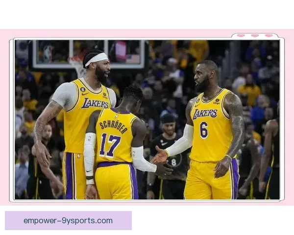 湖人新赛季阵容亮相 詹姆斯带队迎接强敌挑战